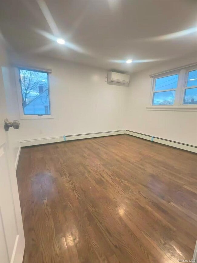 Building Photo - 110 N Parkside Dr