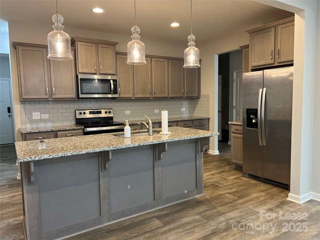 Building Photo - 8637 River Ridge Dr