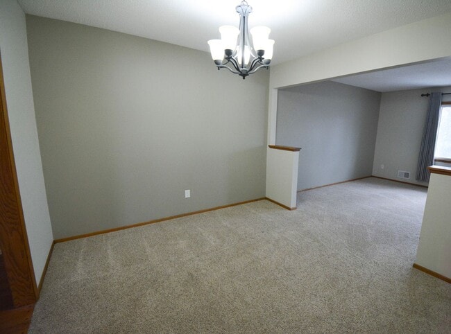 Building Photo - Absolutely pristine, unique multi-level floor plan