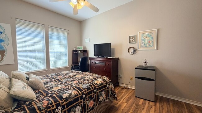 Building Photo - 13806 Primavera Dr