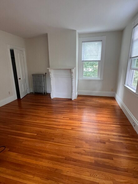 Building Photo - 52 Pleasant St