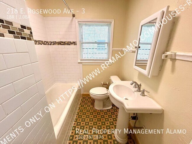 Building Photo - 218 E Rosewood Ave
