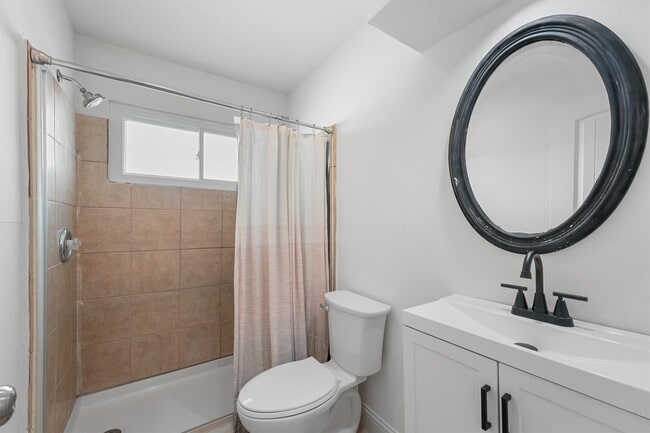 Building Photo - 16906 Rolling Acres Dr