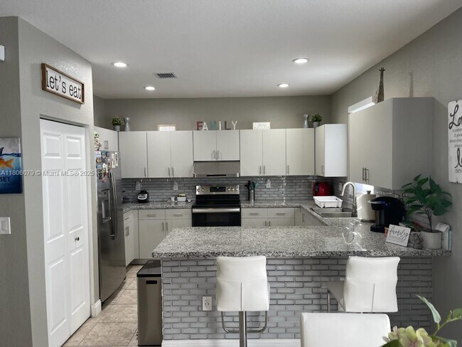 Building Photo - 3506 W 86th Terrace