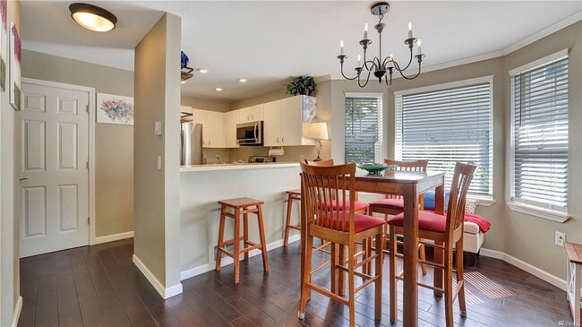 Building Photo - 2bd/2.5ba Kenmore Townhome