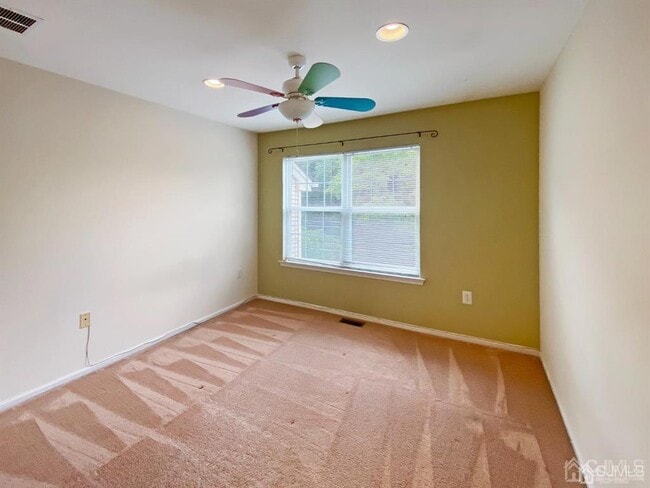 Building Photo - 48 Berkshire Way