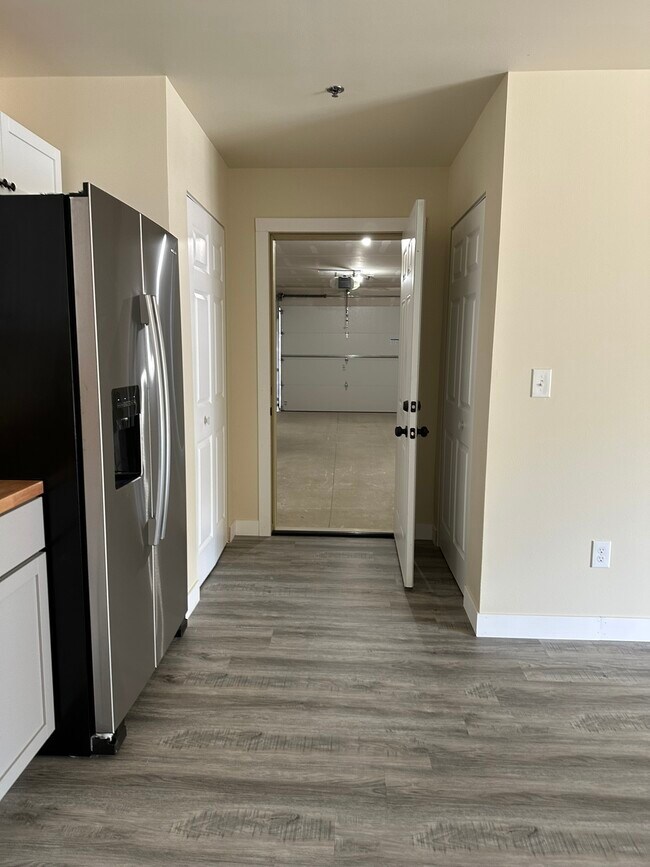 Building Photo - Valley View Estates C