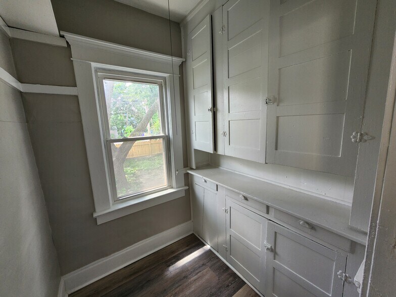 Building Photo - 477 Wyandotte Ave