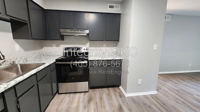 Building Photo - 3803 N Rockwell Ave