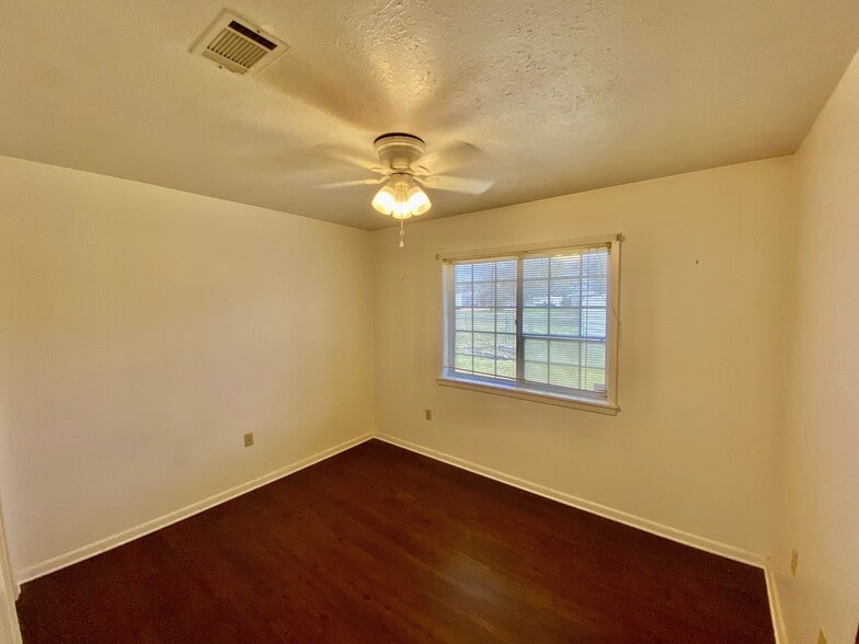 Bedroom - 2033 Loyd St