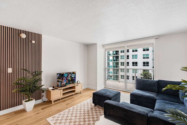 Building Photo - 1 SE 12th St