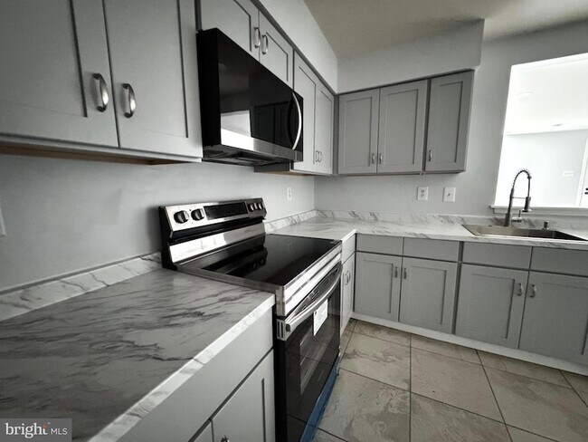 Building Photo - 7527 Belle Grae Dr