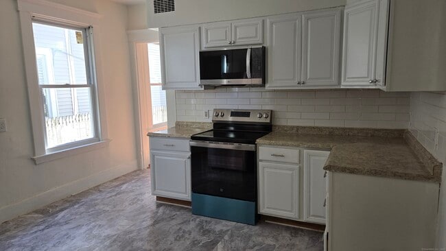 Primary Photo - 47 Dickerman St