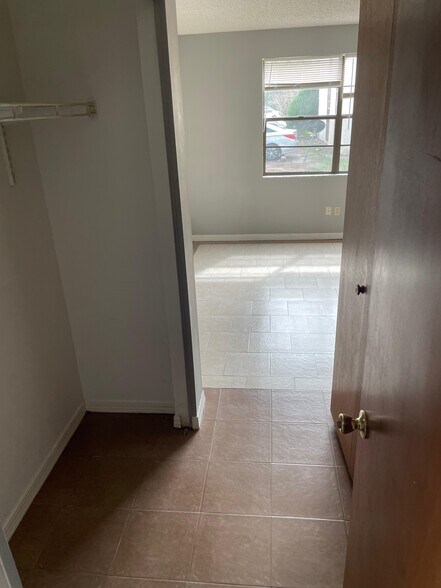 Building Photo - 471 Bentwood Ln
