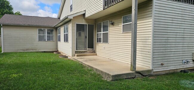 Building Photo - 1 Acorn Ln
