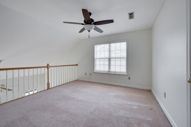 Building Photo - Great 3 bed 2 bath Home in Bellevue!