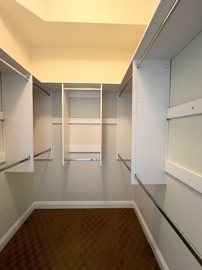 Building Photo - Turnberry Place - 2 Bedroom 2 Bath Condo
