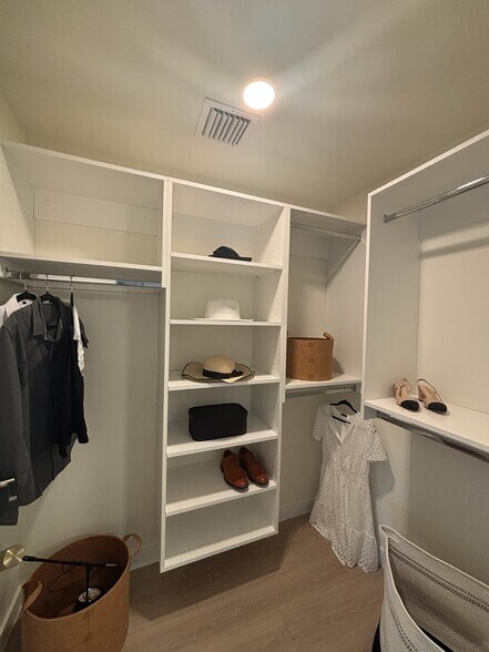 Building Photo - 2385 NE 194th St