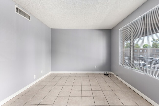 Building Photo - 2413 W Hazelwood St