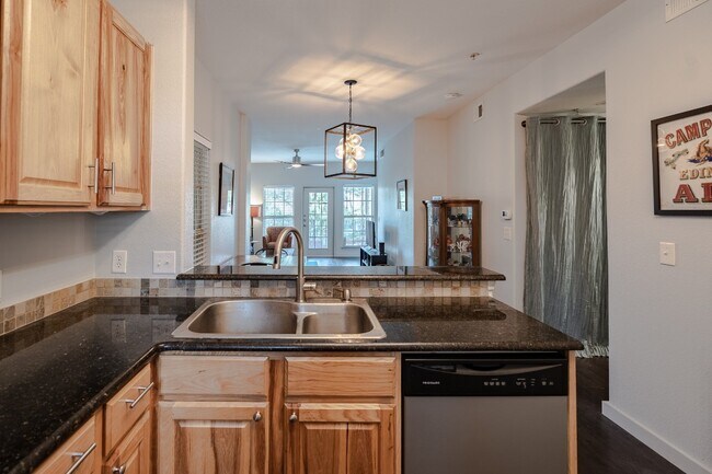 Building Photo - 6810 Deatonhill Dr