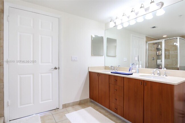 Building Photo - 888 Douglas Rd