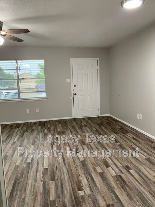 Building Photo - 1410 Courtney Pl