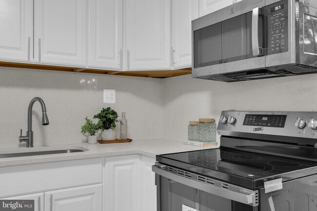 Building Photo - 3046 Talking Rock Dr