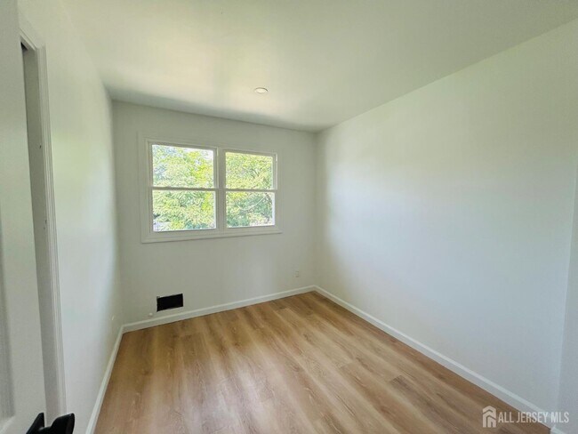 Building Photo - 18 Millstone Rd