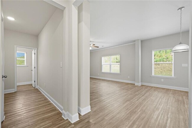 Building Photo - 33 N Village Cir