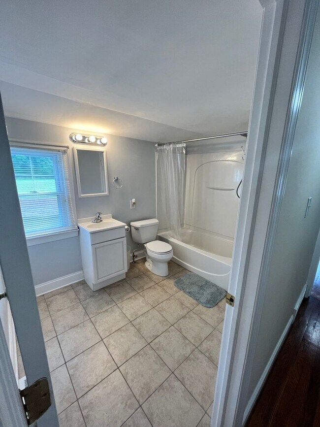 Building Photo - Welcome to 1826 Otts Chapel Road!