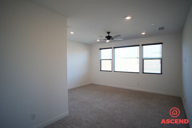Building Photo - Newly Built Home with Solar in Gossamer Grove!