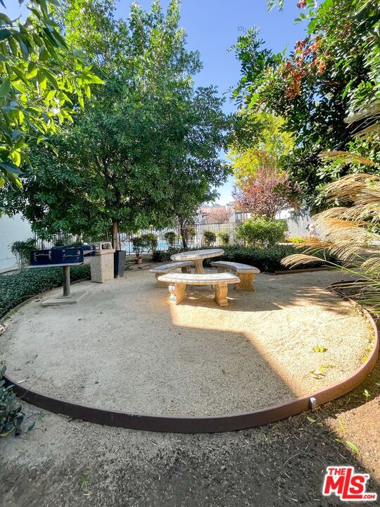 Building Photo - 9939 Topanga Canyon Blvd