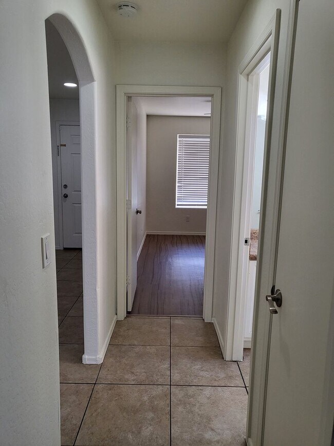Building Photo - Spacious 3BR Phx Home for Rent!