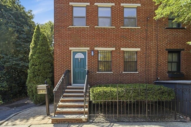 Building Photo - 295 9th St