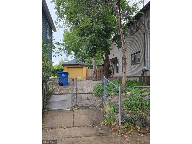 Building Photo - 616 S 19th Ave
