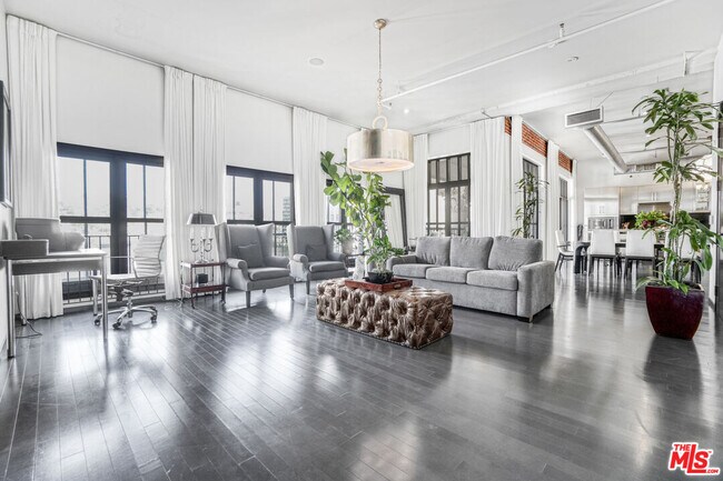 Building Photo - 1645 Vine St