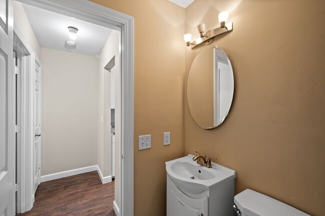 Building Photo - Spacious 1BR/1Bath apartment available Now!