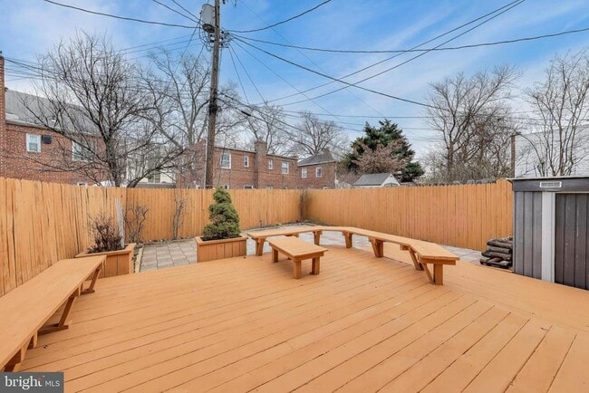 Building Photo - 903 S Irving St