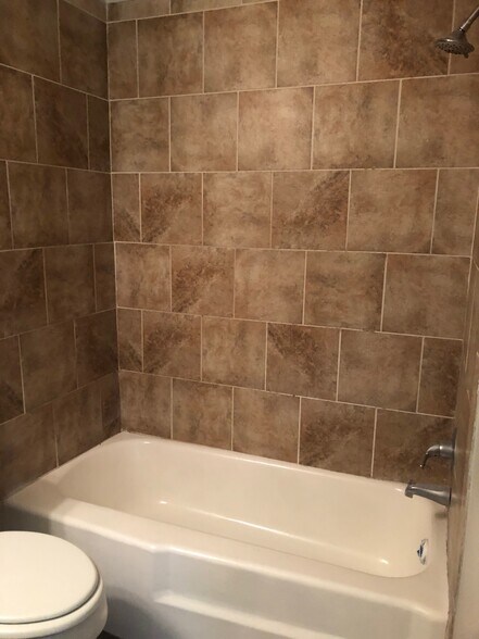 Building Photo - 312 N Chestnut St