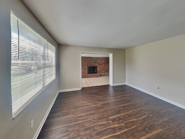 Building Photo - 6158 Verdes Rd