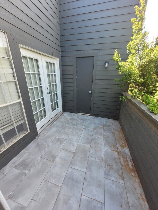 Building Photo - 1 bed 1 bath unit at Sagewood Condominums