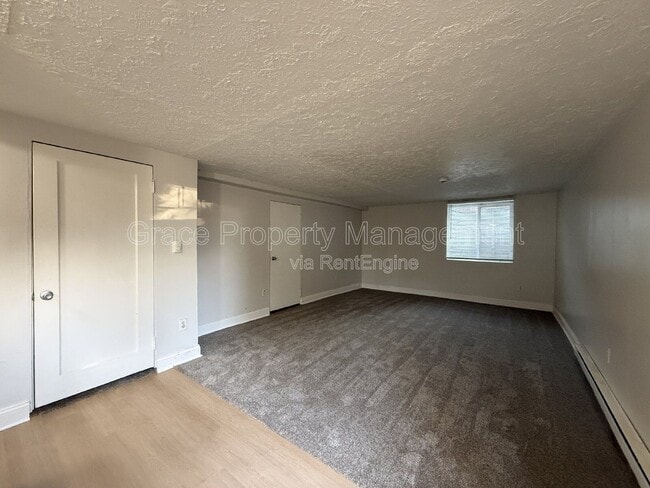 Building Photo - 1952 Oswego St