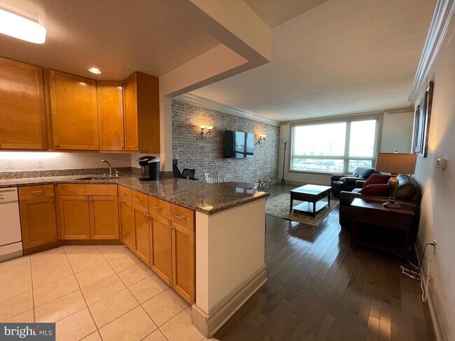 Building Photo - 717 S Christopher Columbus Blvd