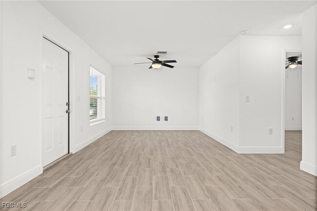 Building Photo - 915 Graystone Ave