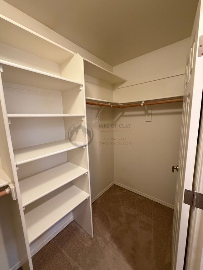 Building Photo - Great Location in Canby-Ready to Rent