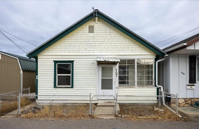 Primary Photo - 707 E Front St