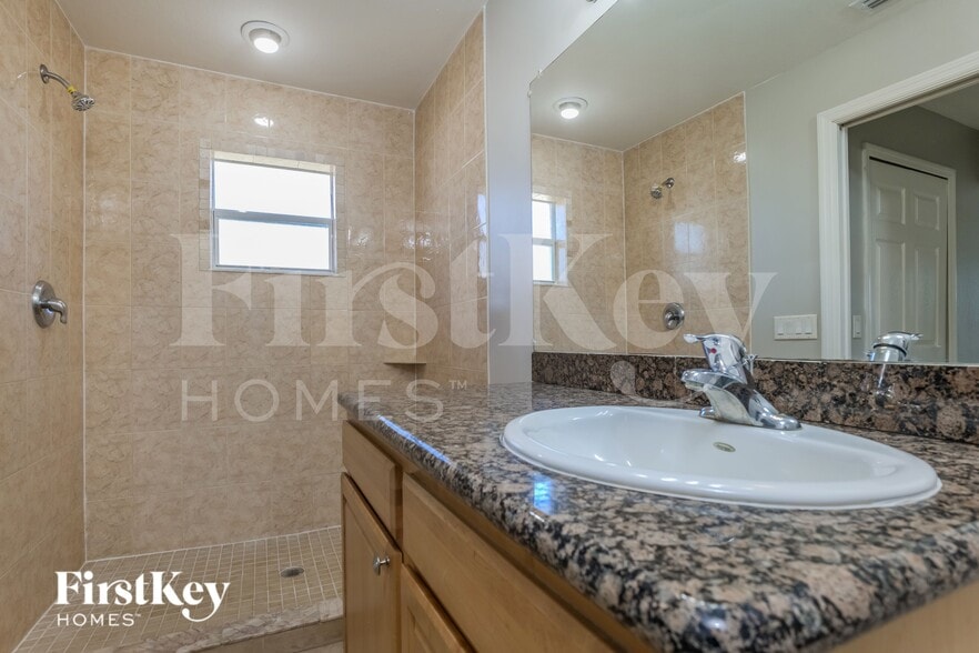 Building Photo - 1810 NW 21st Terrace