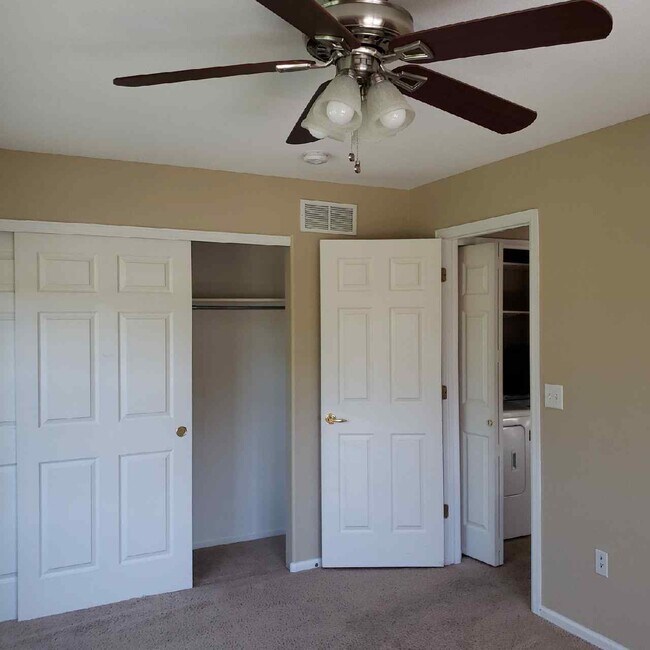 Building Photo - 2233 Watersong Cir