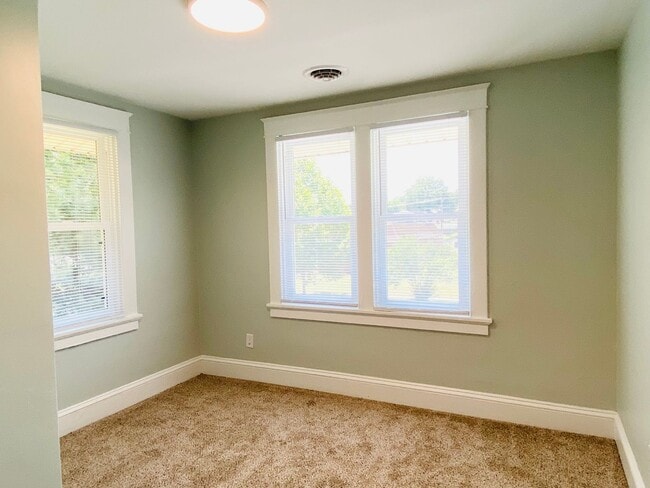 Building Photo - 2507 Seminary Ave