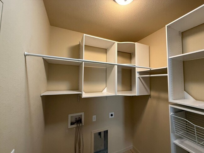 Building Photo - Beautiful 4 bedroom, 2 bath, 3 car garage ...